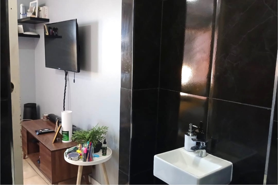 1 Bedroom Property for Sale in Retreat Western Cape